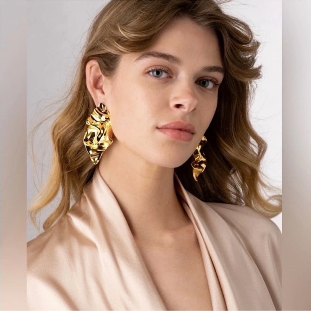 ALEXIS BITTAR • Crumpled Large Statement Post Earrings Gold
